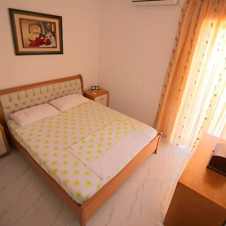 Klajdi Apartment *