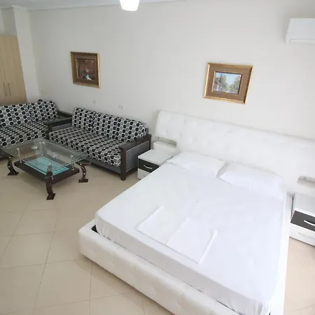 Klajdi Apartment