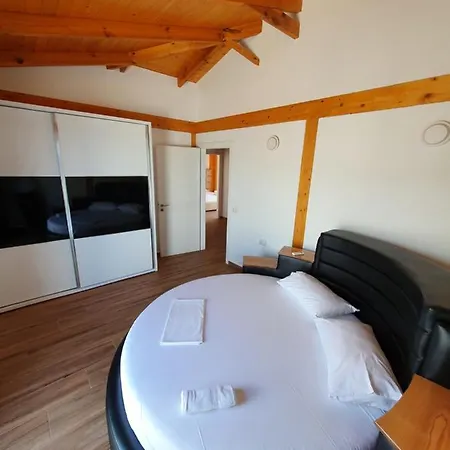 Klajdi Apartment *
