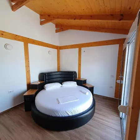 Klajdi Apartment